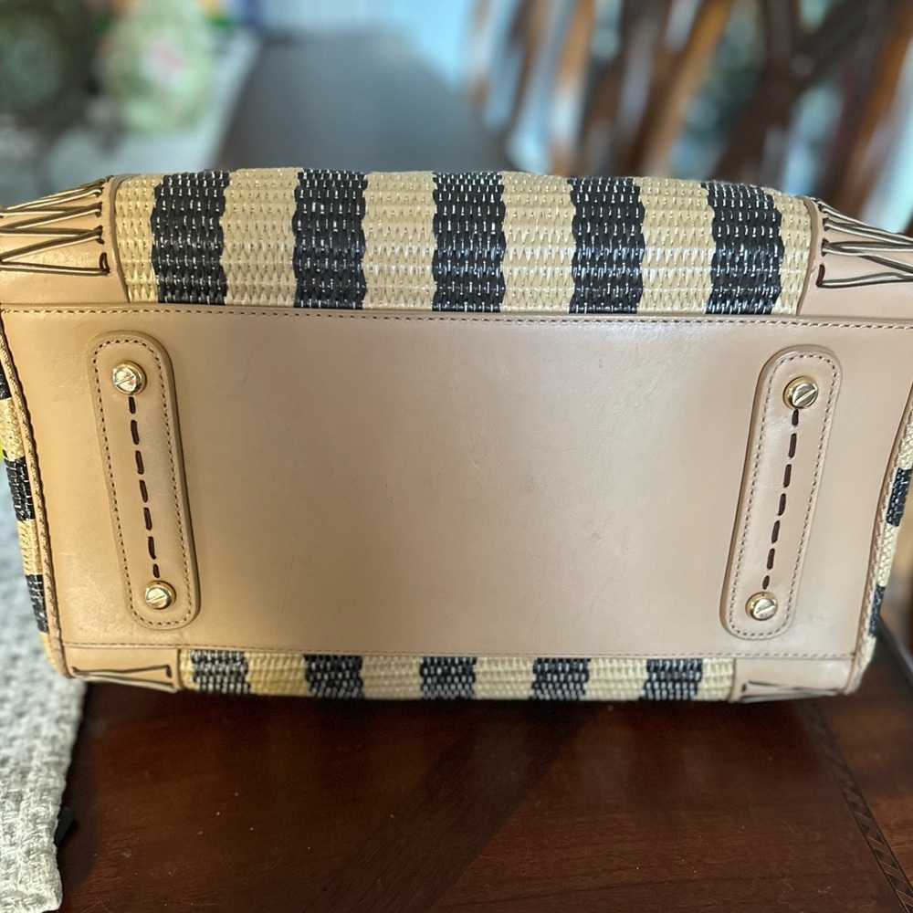 Henri Bendel Straw and Leather Barrel Shaped Satchel in Excellent Condition Firm - Picture 9 of 12